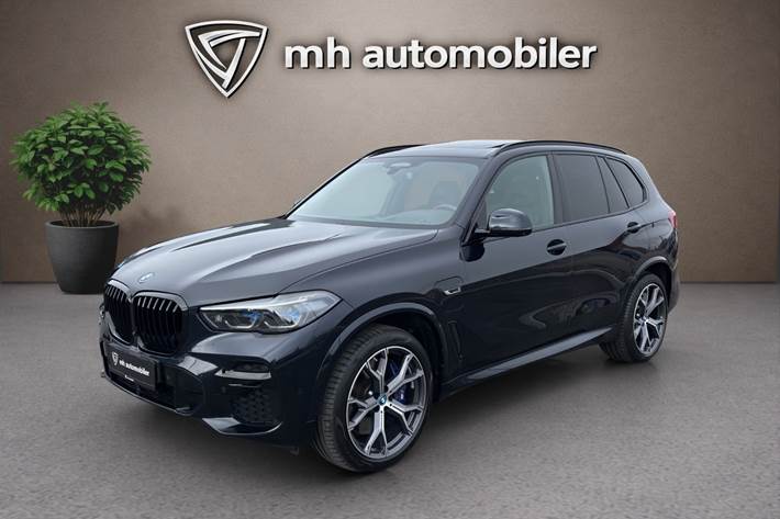 Sort BMW X5 fra 2022 set udefra