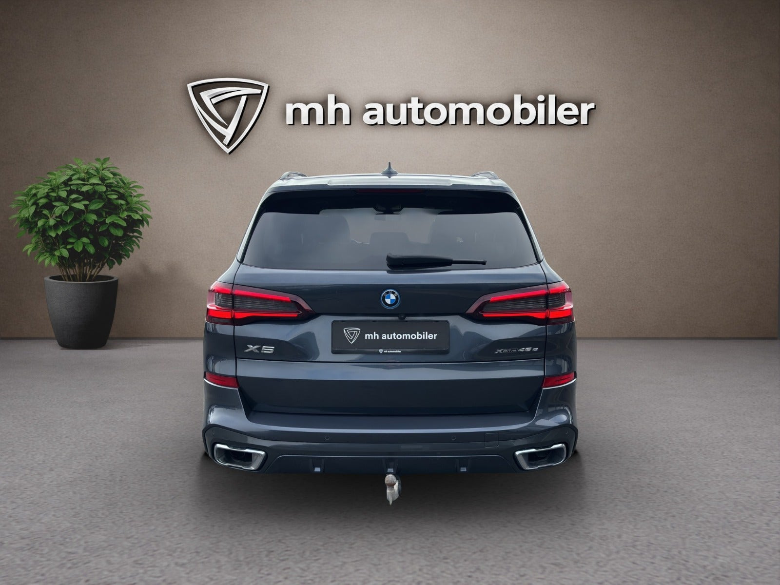Grå BMW X5 fra 2022