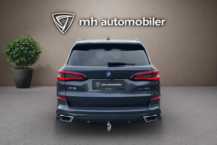Grå BMW X5 fra 2022