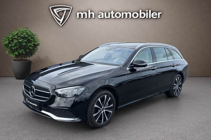 Sort Mercedes E300 de fra 2021 set udefra