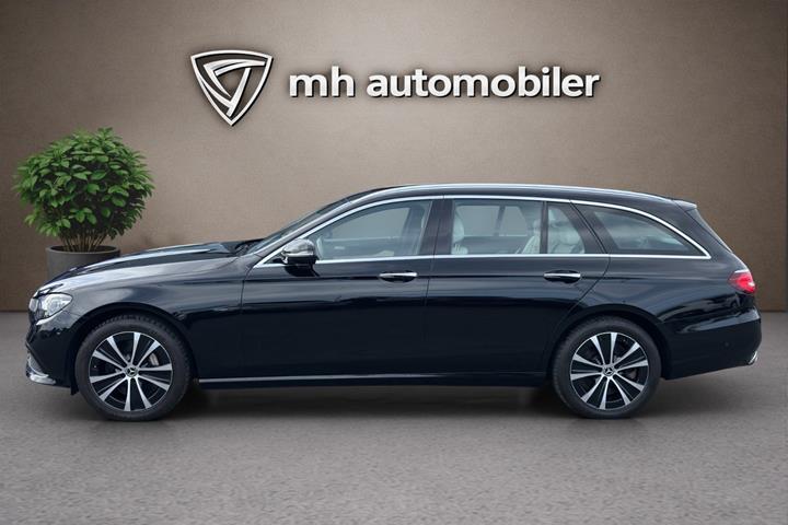 Sort Mercedes E300 de fra 2021