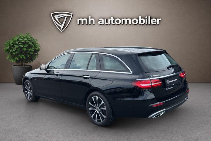 Sort Mercedes E300 de fra 2021