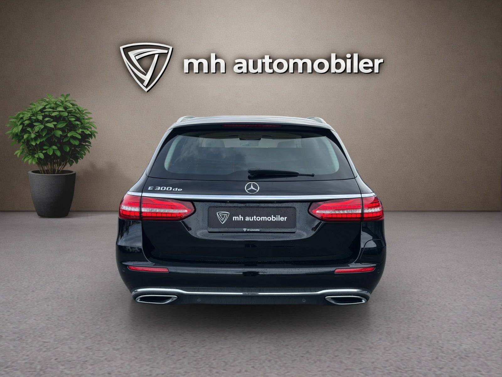 Sort Mercedes E300 de fra 2021