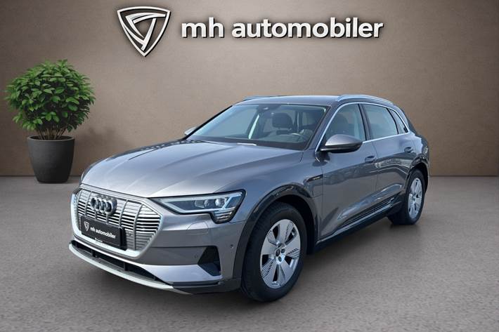 Grå Audi e-tron fra 2022 set udefra