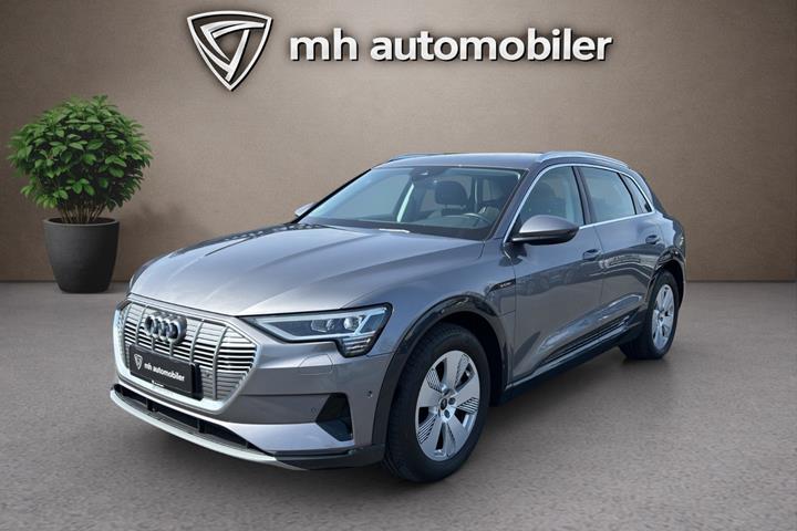 Grå Audi e-tron fra 2022 set udefra