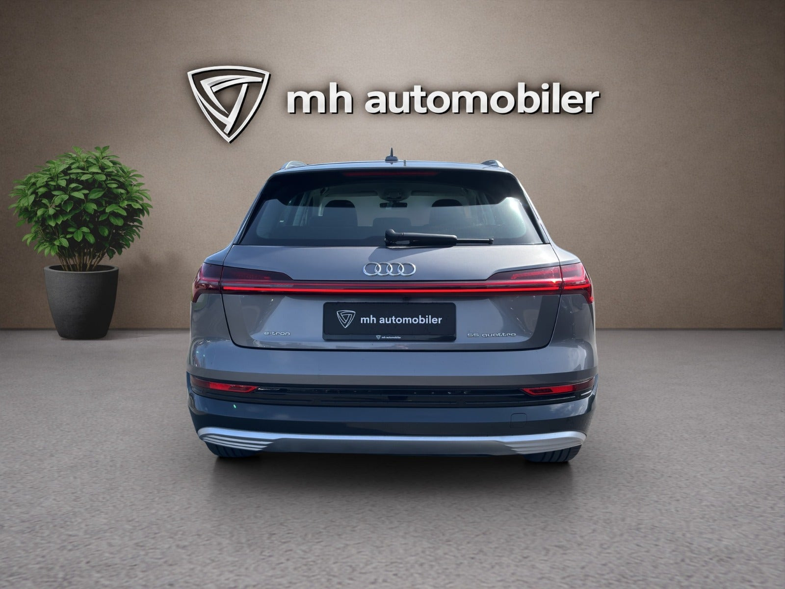 Grå Audi e-tron fra 2022