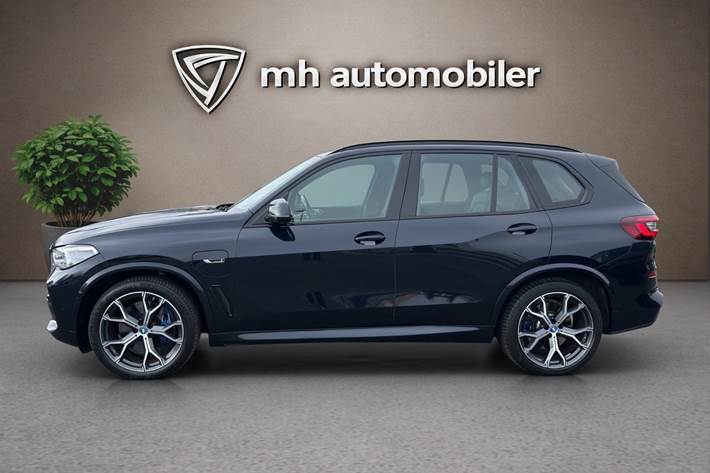 Sort BMW X5 fra 2023