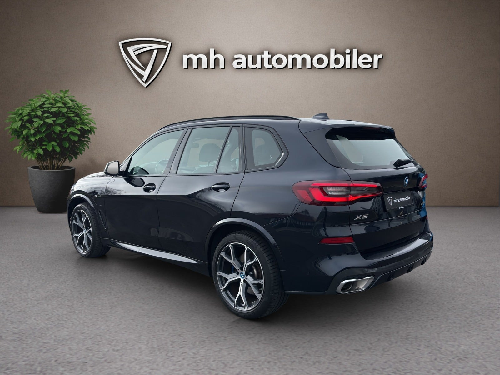 Sort BMW X5 fra 2023