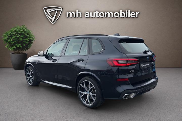Sort BMW X5 fra 2023