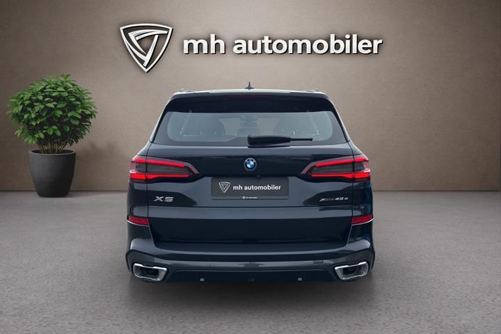 Sort BMW X5 fra 2023