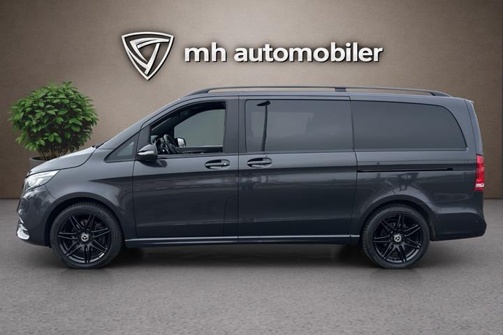Grå Mercedes V300 d fra 2021