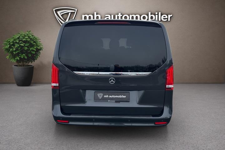 Grå Mercedes V300 d fra 2021
