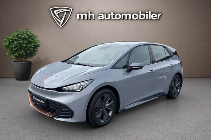Grå Cupra Born fra 2024 set udefra