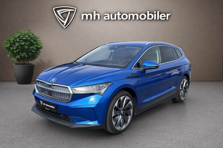 Blå Skoda Enyaq fra 2023 set udefra