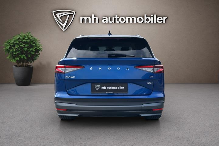 Blå Skoda Enyaq fra 2023