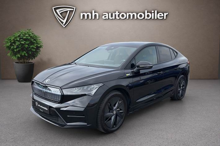 Sort Skoda Enyaq fra 2023 set udefra