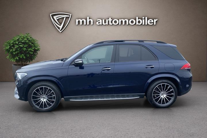 Blå Mercedes GLE350 de fra 2022