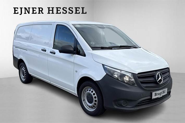 Hvid Mercedes Vito 114 fra 2023