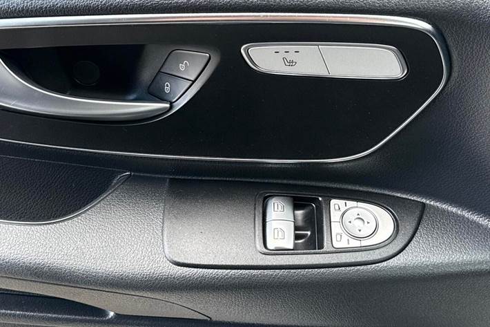 Hvid Mercedes Vito 114 fra 2023