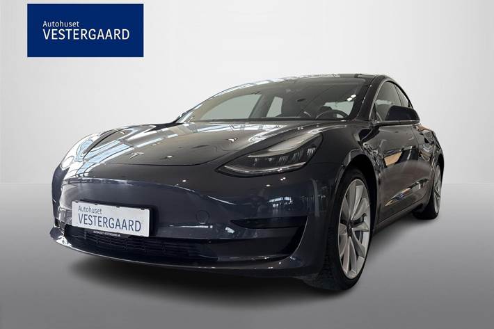 Grå Tesla Model 3 fra 2020
