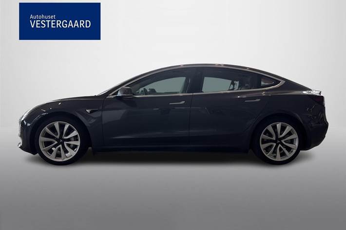 Grå Tesla Model 3 fra 2020