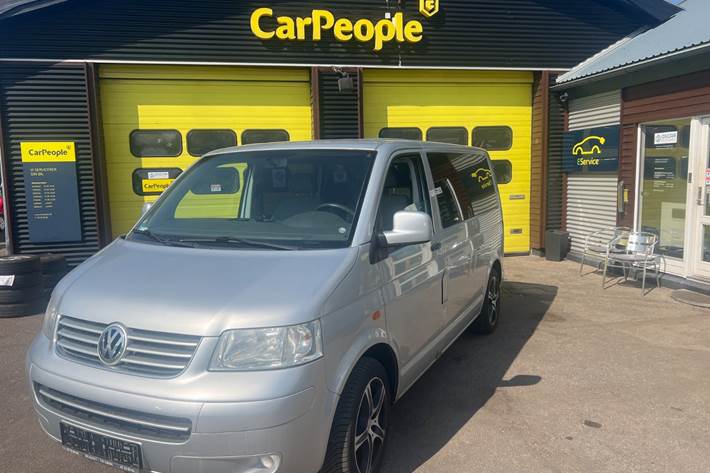 Sølv VW Transporter fra 2005