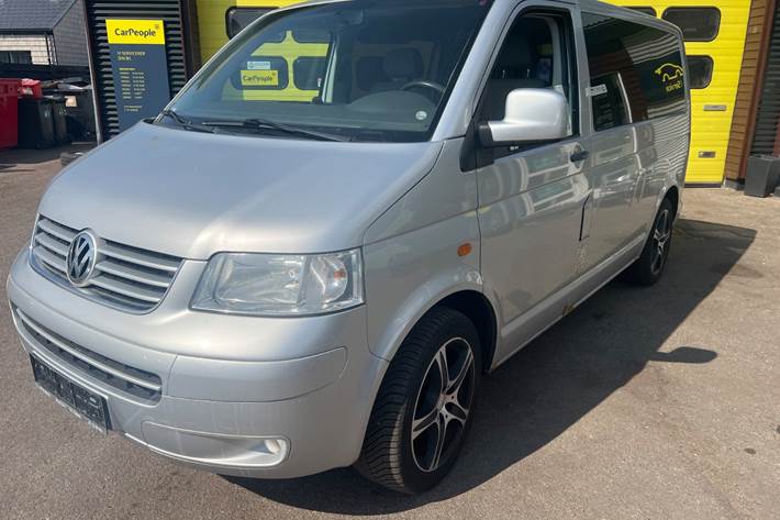 Sølv VW Transporter fra 2005