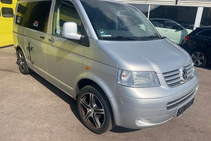 Sølv VW Transporter fra 2005