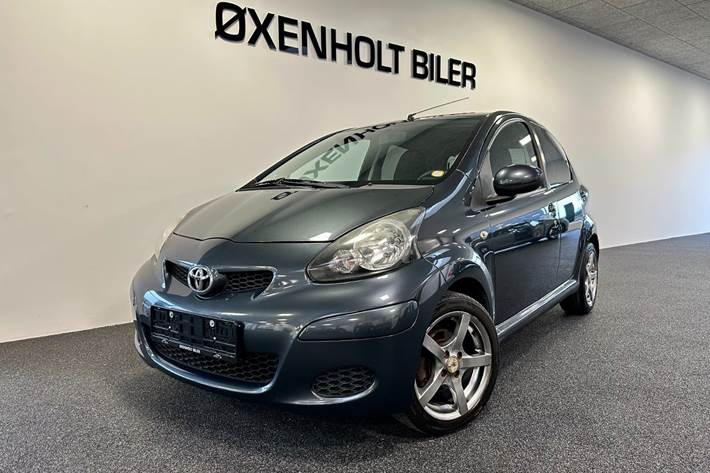 Grå Toyota Aygo fra 2012