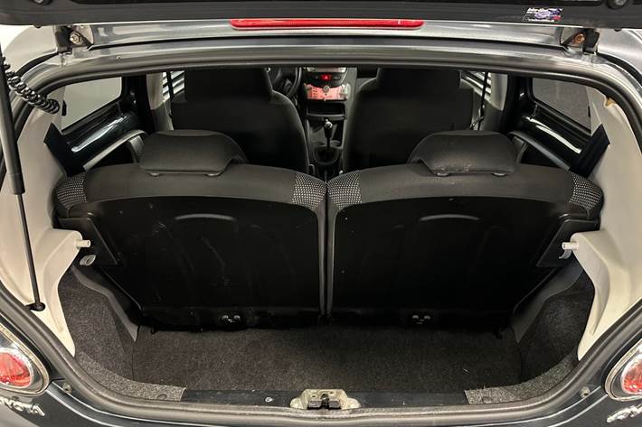 Grå Toyota Aygo fra 2012