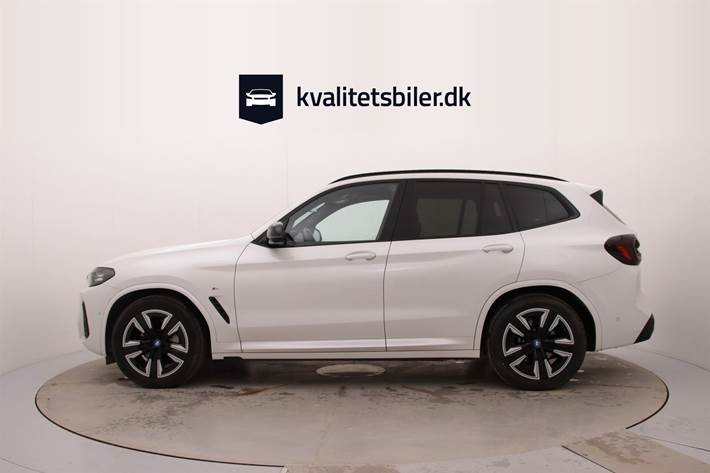 Hvid BMW iX3 fra 2023