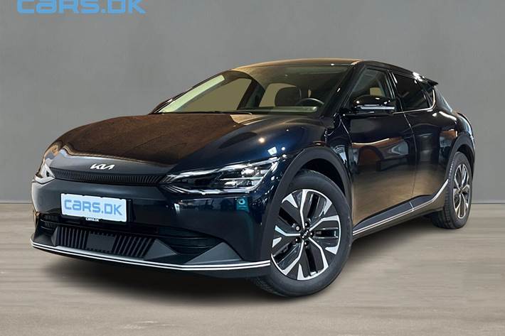 Blå Kia EV6 fra 2024 set udefra