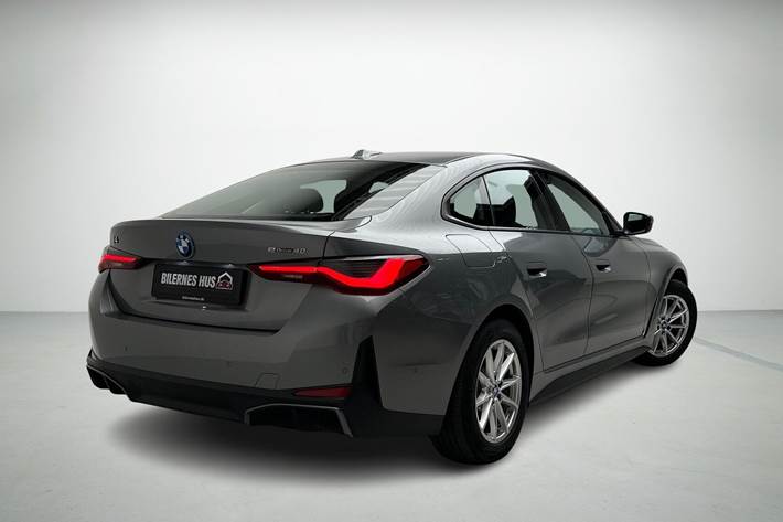 Sølv BMW i4 fra 2023