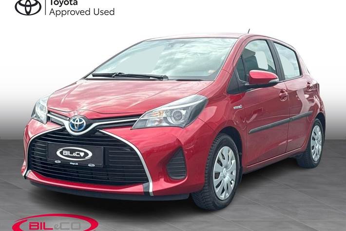 Rød Toyota Yaris fra 2016