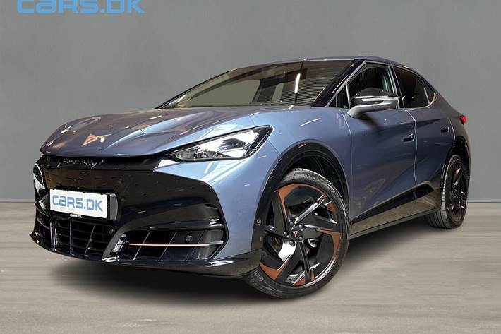 Blå Cupra Tavascan fra 2024 set udefra