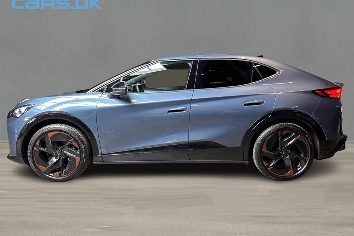 Blå Cupra Tavascan fra 2024