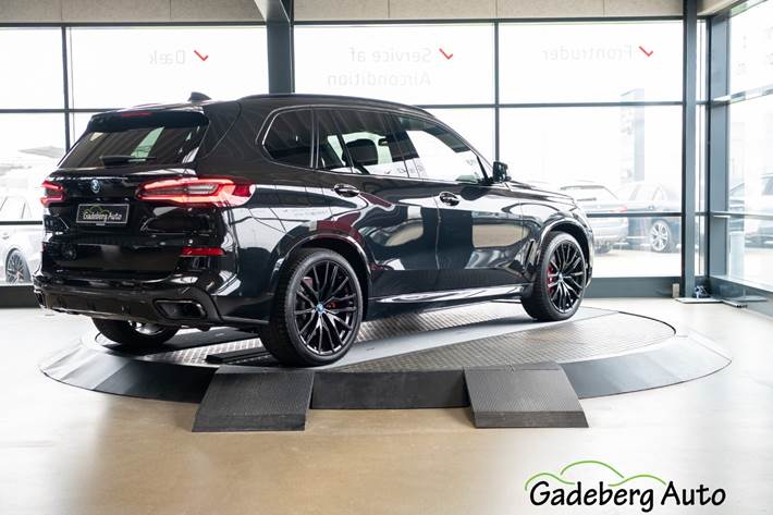 Sort BMW X5 fra 2021