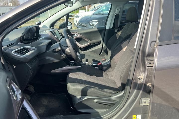 Grøn Peugeot 2008 fra 2015
