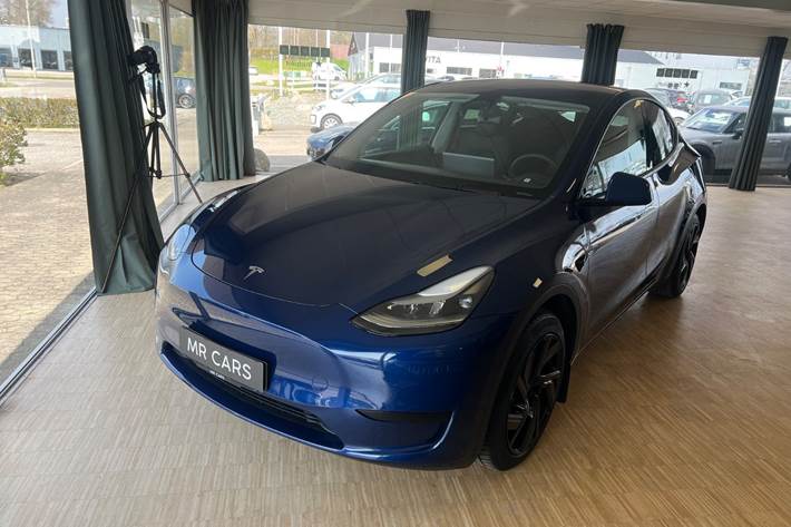 Grøn Tesla Model Y fra 2023