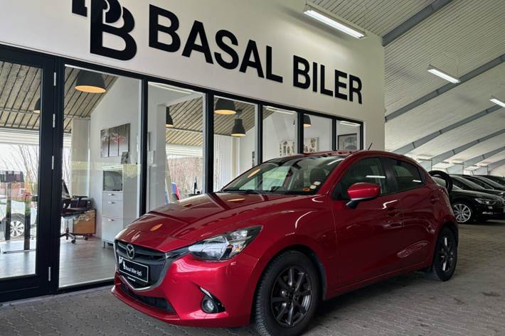 Rød Mazda 2 fra 2015