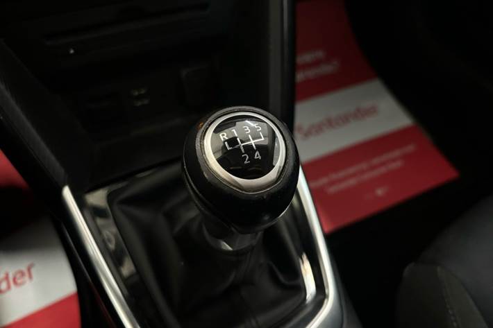 Rød Mazda 2 fra 2015