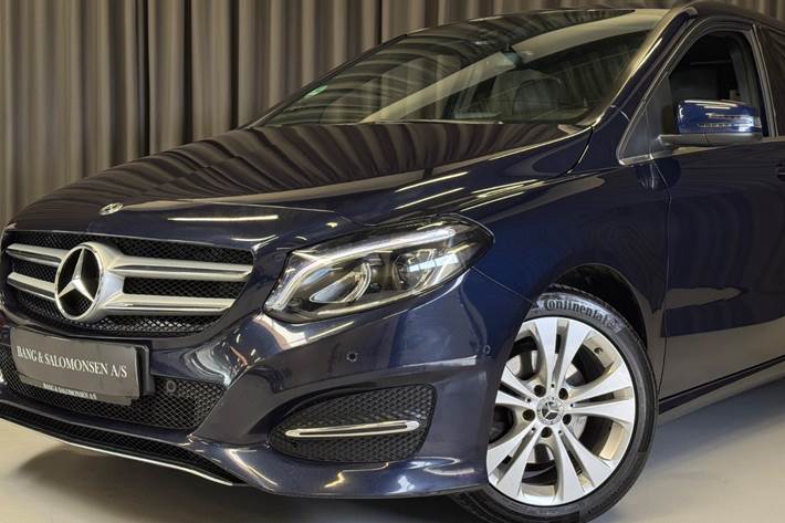 Blå Mercedes B200 d fra 2017