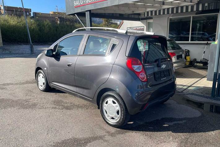 Grå Chevrolet Spark fra 2013
