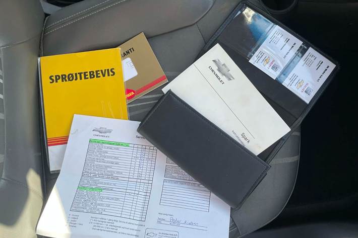 Grå Chevrolet Spark fra 2013