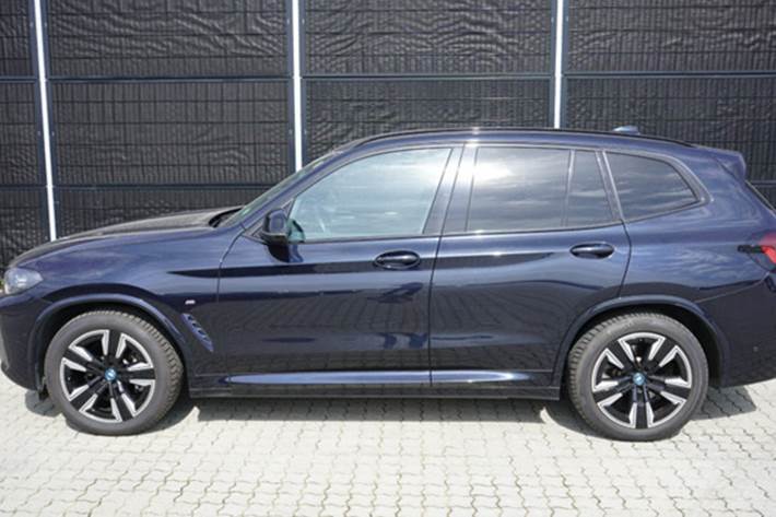 Sort BMW iX3 fra 2022