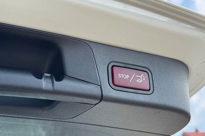 Hvid Mercedes EQB250+ fra 2024
