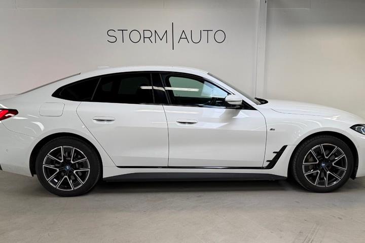 Hvid BMW i4 fra 2022