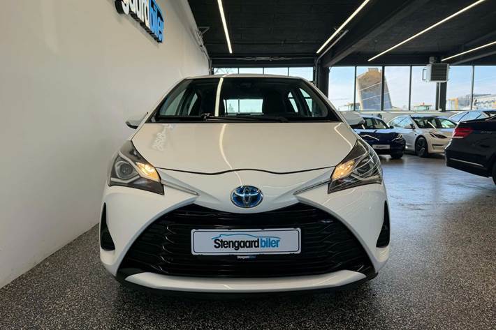 Hvid Toyota Yaris fra 2020