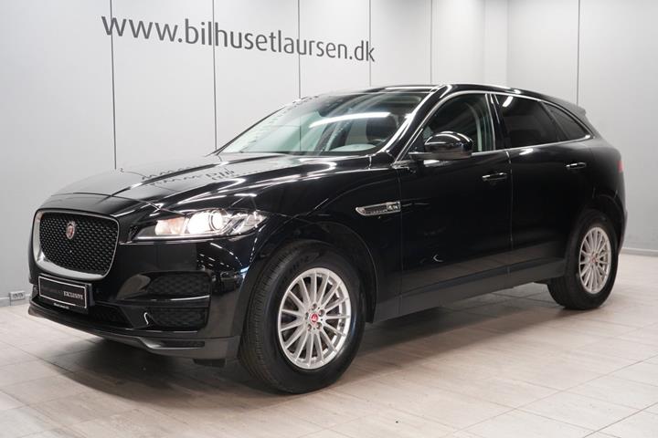 Sort Jaguar F-Pace fra 2018 set udefra