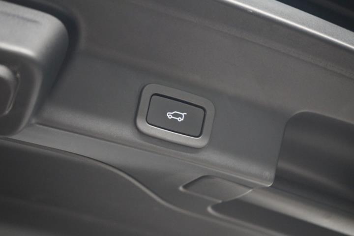Sort Jaguar F-Pace fra 2018
